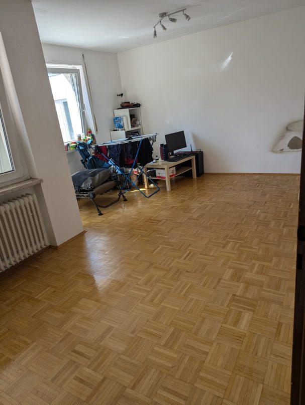 Wohnbereich nach Wohnungsräumung und umfassender Grundreinigung